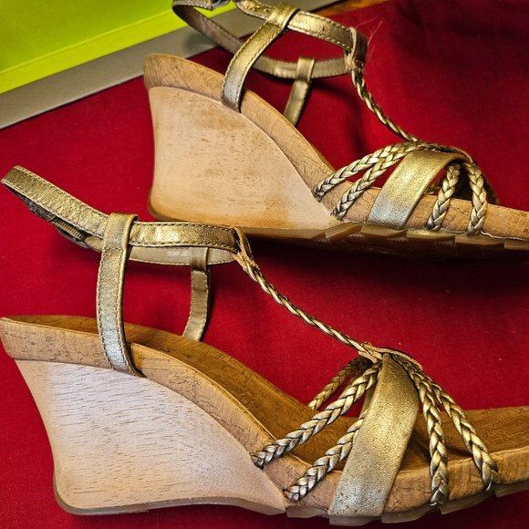 Kenneth Cole Reaction Metallic Gold Strappy Braided Wedge Shoes Size 7 Medium - Picture 5 of 6